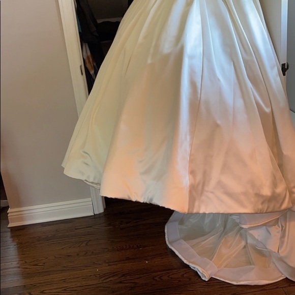 SOLD! Pnina Tornai Wedding Gown & Veil NWT Style 4019 - Picture 16 of 17